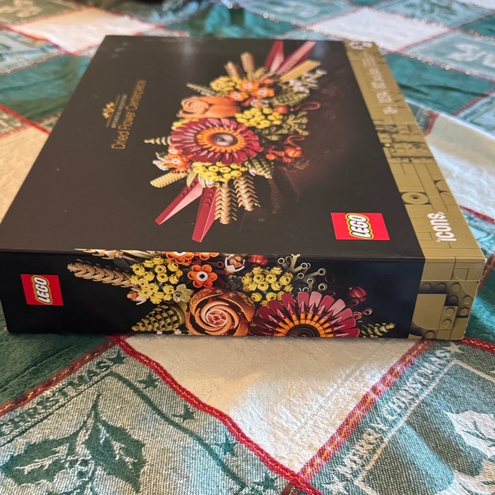 LEGO Icons Dried Flower Centerpiece Set - Picture 6 of 9